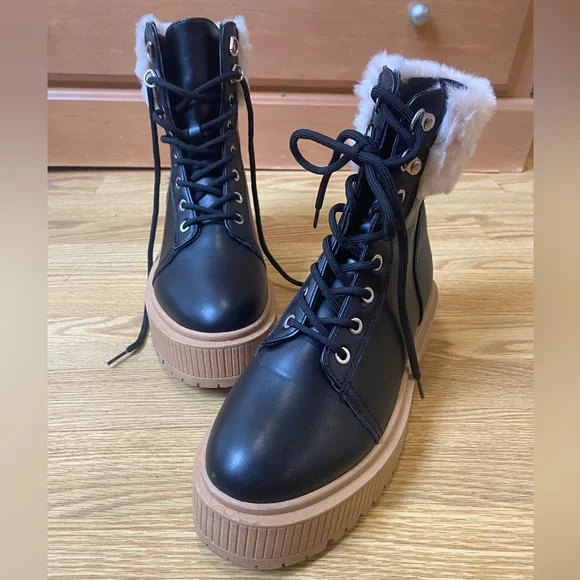 Boots with the fur! Platform “combat “ boots size 8 EUC - Picture 7 of 16